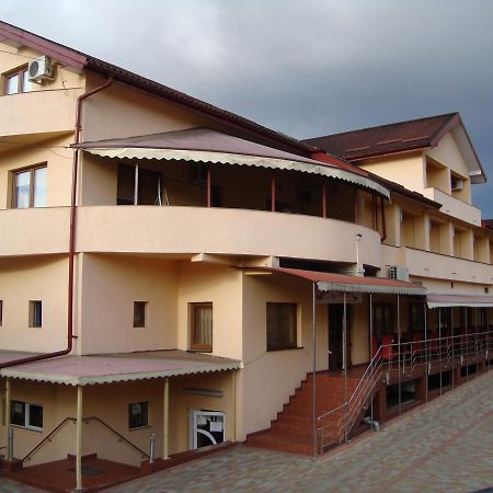 Hotel Martisorul Cacica Exterior photo