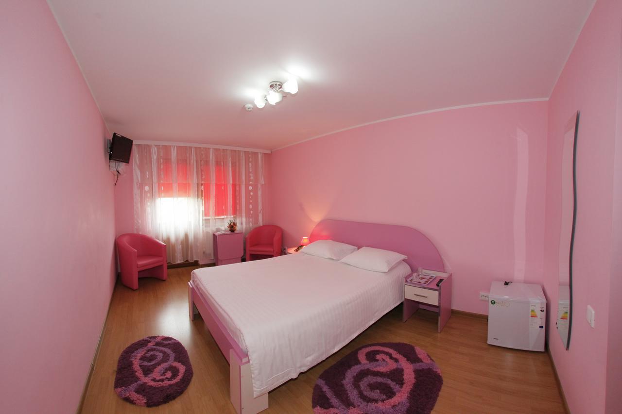 Hotel Martisorul Cacica Exterior photo