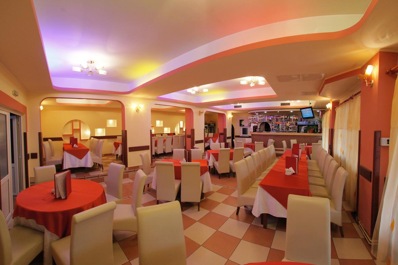 Hotel Martisorul Cacica Exterior photo