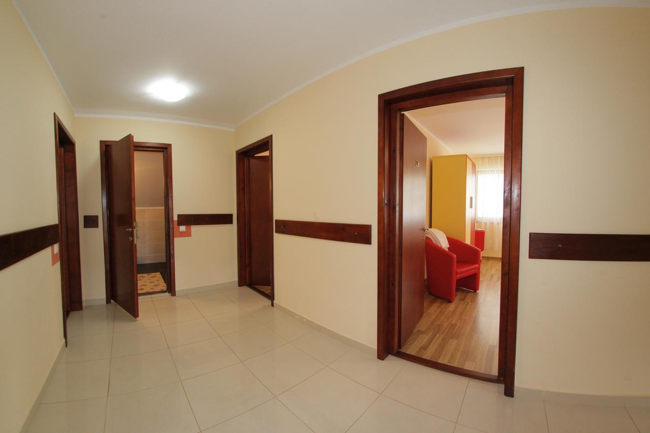 Hotel Martisorul Cacica Exterior photo